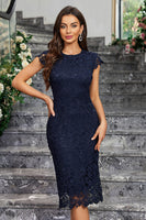 Laden Sie das Bild in den Galerie-Viewer, Burgunderrotes Etui Spitze Cocktailkleid mit Rundhalsausschnitt