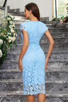 Laden Sie das Bild in den Galerie-Viewer, Burgunderrotes Etui Spitze Cocktailkleid mit Rundhalsausschnitt