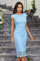 Laden Sie das Bild in den Galerie-Viewer, Burgunderrotes Etui Spitze Cocktailkleid mit Rundhalsausschnitt