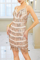 Laden Sie das Bild in den Galerie-Viewer, Funkelnden Schwarzes Kurzes Cocktailkleid mit Spaghettiträgern und Fransen