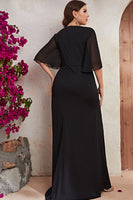 Laden Sie das Bild in den Galerie-Viewer, Plus Size Schwarzes Chiffon Kleid für die Brautmutter mit Rüschen