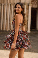 Laden Sie das Bild in den Galerie-Viewer, Trägerloses Khaki Leoparden Gestuftes A-Linie Korsett Cocktailkleid mit Rüschen