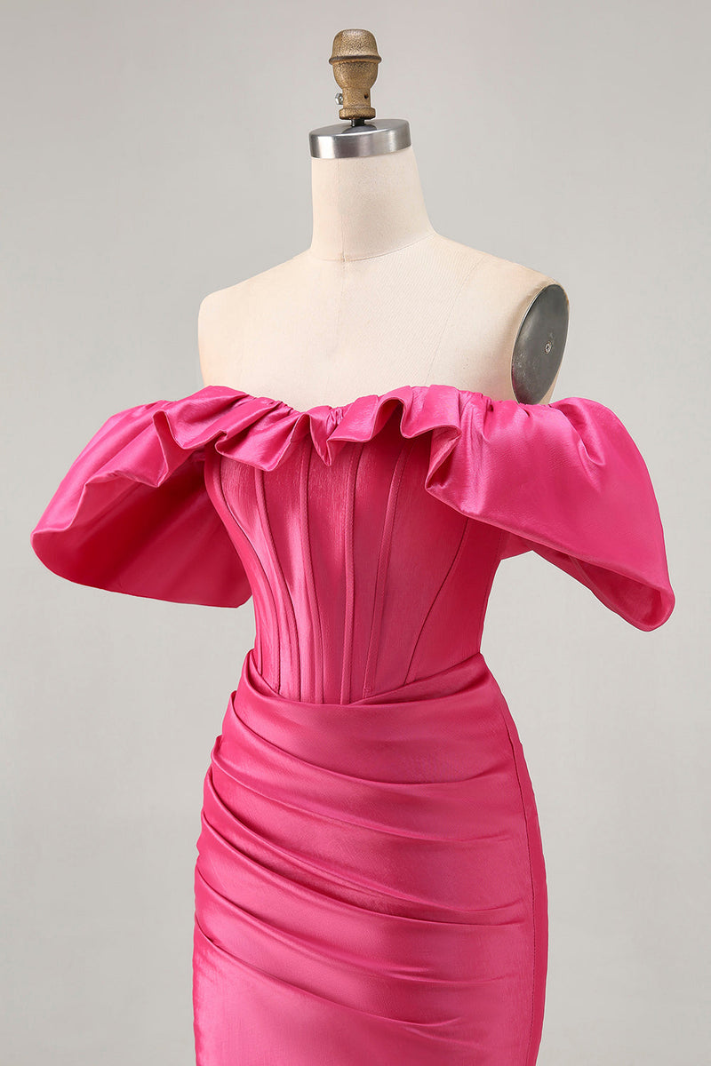 Laden Sie das Bild in den Galerie-Viewer, Schulterfreies Satin Fuchsia Rüschen Enges Abiballkleid