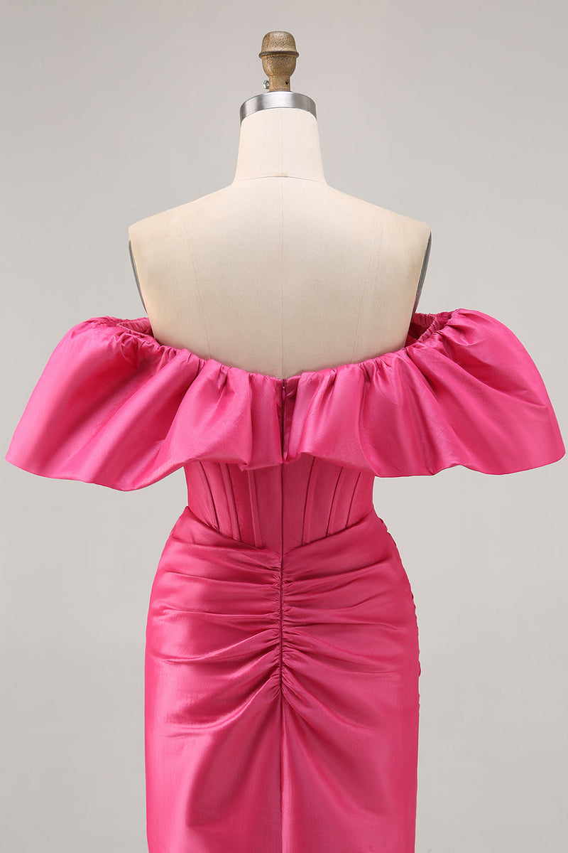 Laden Sie das Bild in den Galerie-Viewer, Schulterfreies Satin Fuchsia Rüschen Enges Abiballkleid