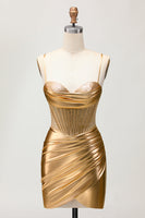 Laden Sie das Bild in den Galerie-Viewer, Metallic Satin Gerafftes Goldenes Figurbetontes Korsett Abiballkleid mit Perlen