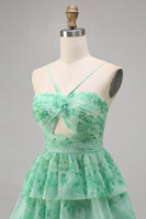 Laden Sie das Bild in den Galerie-Viewer, Lila A-Linie Spaghettiträger Gestuftes Geschnittenes Kurzes Cocktailkleid mit Blumenmuster