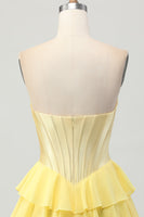 Laden Sie das Bild in den Galerie-Viewer, Gelbes Trägerloses Korsett A-Linie Stufen Abiballkleid