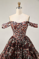 Laden Sie das Bild in den Galerie-Viewer, Khaki Schulterfreies Korsett A-Linie Mini Cocktailkleid mit Leopardenmuster