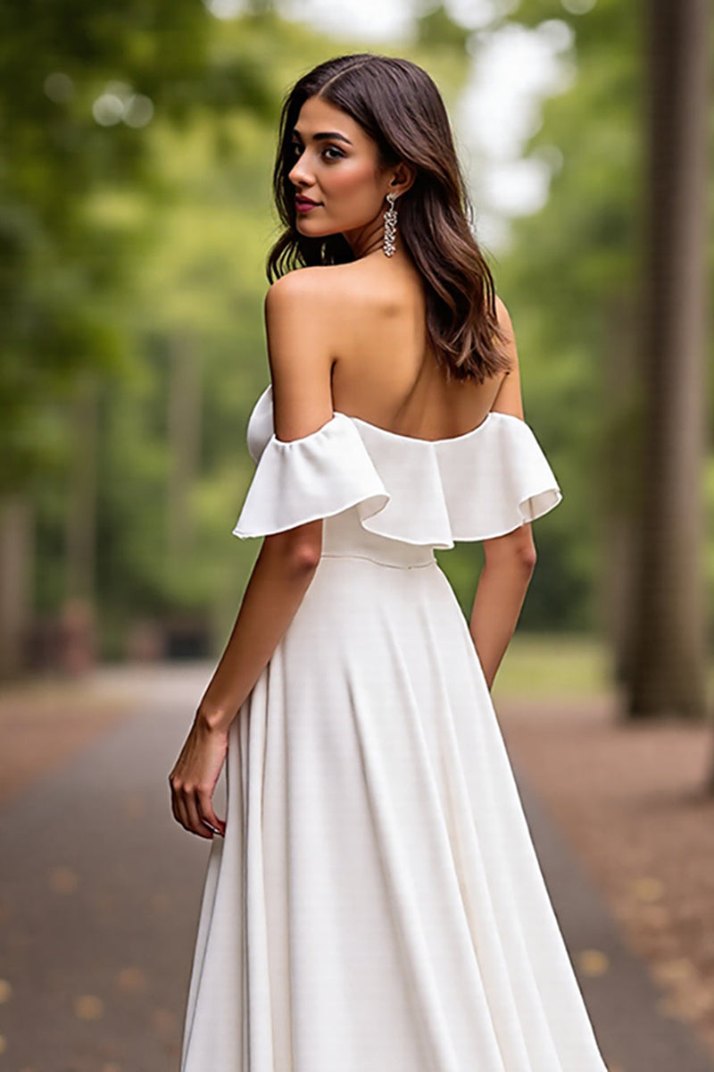 Laden Sie das Bild in den Galerie-Viewer, Weißes Satin A Linie Sweep Schleppe Brautkleid mit Rüschen