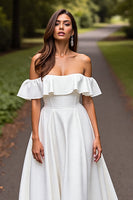 Laden Sie das Bild in den Galerie-Viewer, Weißes Satin A Linie Sweep Schleppe Brautkleid mit Rüschen