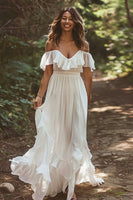 Laden Sie das Bild in den Galerie-Viewer, Weißes Schulterfreies Brautkleid mit Rüschen