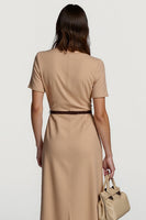 Laden Sie das Bild in den Galerie-Viewer, Camel Bodycon Midi Arbeitskleid aus Satin mit Ärmeln