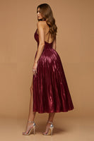 Laden Sie das Bild in den Galerie-Viewer, Glitzerndes Burgunderrotes Metallic Neckholder A-Linie Festtags-Partykleid mit Schlitz