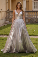 Laden Sie das Bild in den Galerie-Viewer, Glitzerndes Silbernes A-Linie Metallic Festtags Partykleid mit V-Ausschnitt
