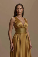 Laden Sie das Bild in den Galerie-Viewer, Goldenes Satin V-Ausschnitt Rückenfreies Langes Feiertags Partykleid