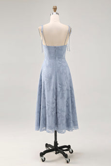 Staubblaues A Linie Midi Spaghettiträger Hochzeitsgastkleid mit Schlitz