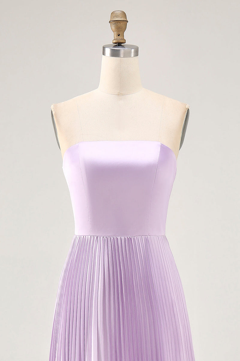 Laden Sie das Bild in den Galerie-Viewer, Trägerloses Plissiertes Flieder Langes Brautjungfernkleid in A-Linie