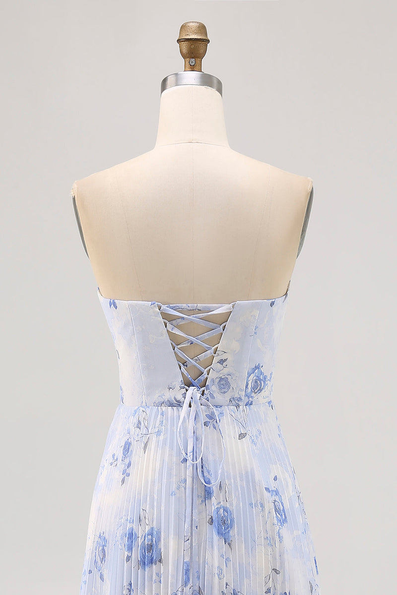 Laden Sie das Bild in den Galerie-Viewer, Blaues Geblümtes Trägerloses Langfaltiges Brautjungfernkleid in A-Linie