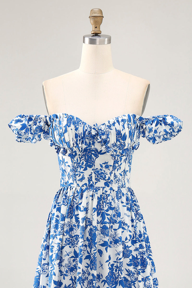 Laden Sie das Bild in den Galerie-Viewer, Schulterfreies Bedrucktes Blaues Hochzeitsgastkleid mit Rüschen und Schlitz