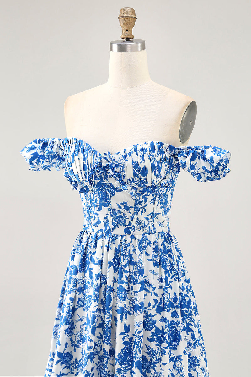 Laden Sie das Bild in den Galerie-Viewer, Schulterfreies Bedrucktes Blaues Hochzeitsgastkleid mit Rüschen und Schlitz