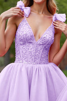 Laden Sie das Bild in den Galerie-Viewer, Tiefes Korsett V-Ausschnitt Lila Kurzes Cocktailkleid aus Tüll mit Applikationen
