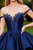 Laden Sie das Bild in den Galerie-Viewer, Satin Korsett Marineblaues Kurzes Abiballkleid mit Applikationen