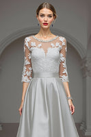 Laden Sie das Bild in den Galerie-Viewer, Marineblaues A Linie Hoch Niedrig Kleid für die Brautmutter mit Applikationen