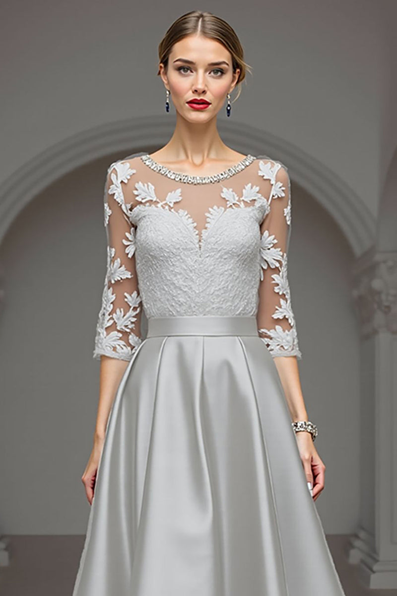 Laden Sie das Bild in den Galerie-Viewer, Marineblaues A Linie Hoch Niedrig Kleid für die Brautmutter mit Applikationen