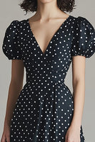 Laden Sie das Bild in den Galerie-Viewer, A Linie Satin Schwarzes weißes Polka Dots Kleid mit Puffärmeln