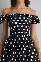 Laden Sie das Bild in den Galerie-Viewer, Schulterfreies A-Linie Kleid mit schwarzen weißen Polka Dots