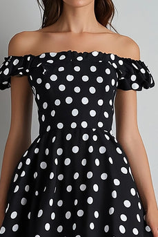Schulterfreies A-Linie Kleid mit schwarzen weißen Polka Dots