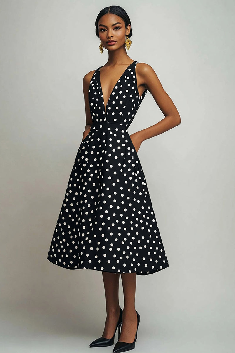 Laden Sie das Bild in den Galerie-Viewer, A-Linie Schwarz Weißes Kleid mit V-Ausschnitt und Polka Dots