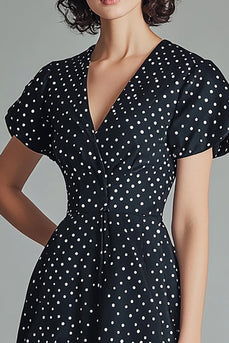 A Linie V-Ausschnitt Schwarzes Weißes Polka Dots Kleid mit kurzen Ärmeln