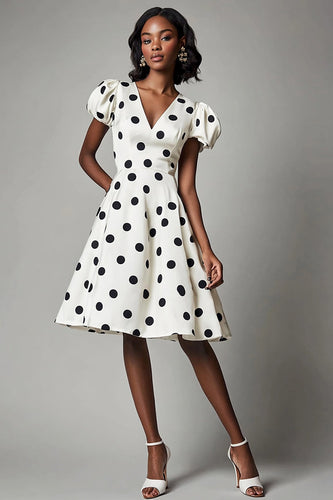 A Linie Weißes schwarzes Polka Dots Kleid mit Puffärmeln