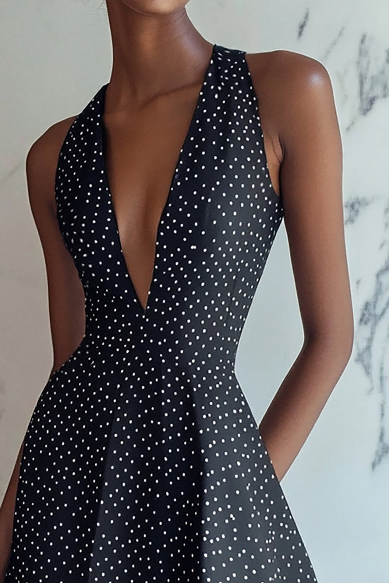 Laden Sie das Bild in den Galerie-Viewer, A Linie Neckholder Mini V-Ausschnitt Schwarz Weiß Polka Dots Kleid