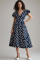 Laden Sie das Bild in den Galerie-Viewer, Marineblaues weißes A-Linie Polka-Dots Kleid mit Puffärmeln