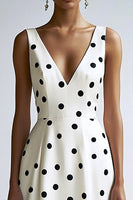 Laden Sie das Bild in den Galerie-Viewer, A Linie Midi V-Ausschnitt Weißes schwarzes Polka Dots Kleid