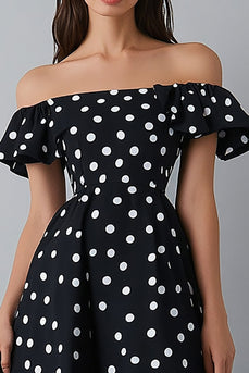 Schulterfreies Schwarz-weißes Polka-Dots Kleid mit Rüschen