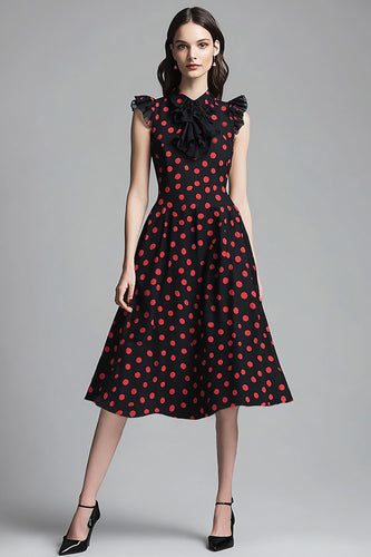 A-Linie Schwarzes rotes Kleid mit Rüschen und roten Polka Dots