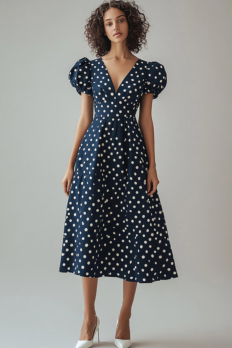 Laden Sie das Bild in den Galerie-Viewer, A Linie V-Ausschnitt Marineblaues weißes Polka Dots Kleid mit Puffärmeln