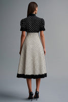 Laden Sie das Bild in den Galerie-Viewer, Vintage Schwarz-weißes Polka Dots Kleid mit Rüschen und Reversausschnitt
