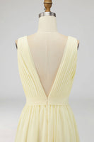 Laden Sie das Bild in den Galerie-Viewer, Elfenbein Maxi Chiffon Standesamtkleid mit Rüschen und tiefem V-Ausschnitt