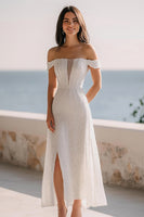 Laden Sie das Bild in den Galerie-Viewer, Glitzerndes Elfenbein Schulterfreies Maxi Standesamtkleid mit Pailletten und Schlitz