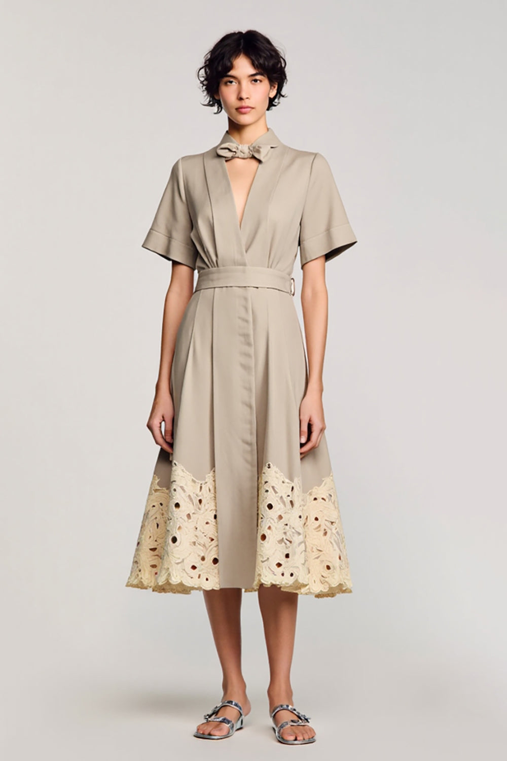 Graues A Linie Cut-Out Hochzeitsgastkleid mit Gürtel