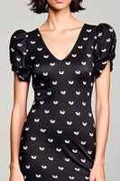 Laden Sie das Bild in den Galerie-Viewer, Schwarzes Langes Hochzeitskleid aus Satin mit V-Ausschnitt und Ärmeln