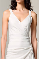 Laden Sie das Bild in den Galerie-Viewer, Elfenbein Gästekleid mit Rüschen und V-Ausschnitt und Schlitz