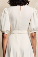 Laden Sie das Bild in den Galerie-Viewer, Elfenbein Revers A-Linie Mini Hochzeitsgastkleid mit Schärpe