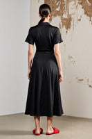 Laden Sie das Bild in den Galerie-Viewer, A Linie V-Ausschnitt Midi Schwarzes Hochzeitsgastkleid mit Schärpe