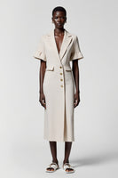 Laden Sie das Bild in den Galerie-Viewer, Graues Midi Arbeitskleid aus Satin mit Schal und Revers und Taschen