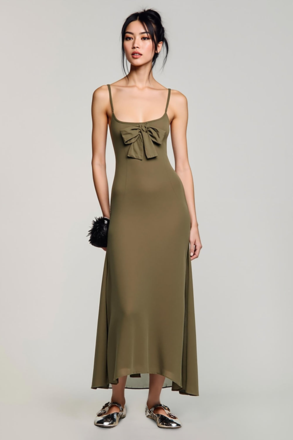 Olive Chiffon Spaghettiträger Hochzeitsgastkleid mit Schleife